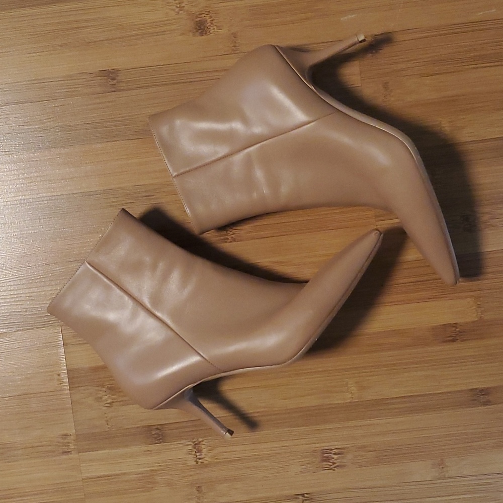 Gianvito Rossi heeled boots with minor flaws